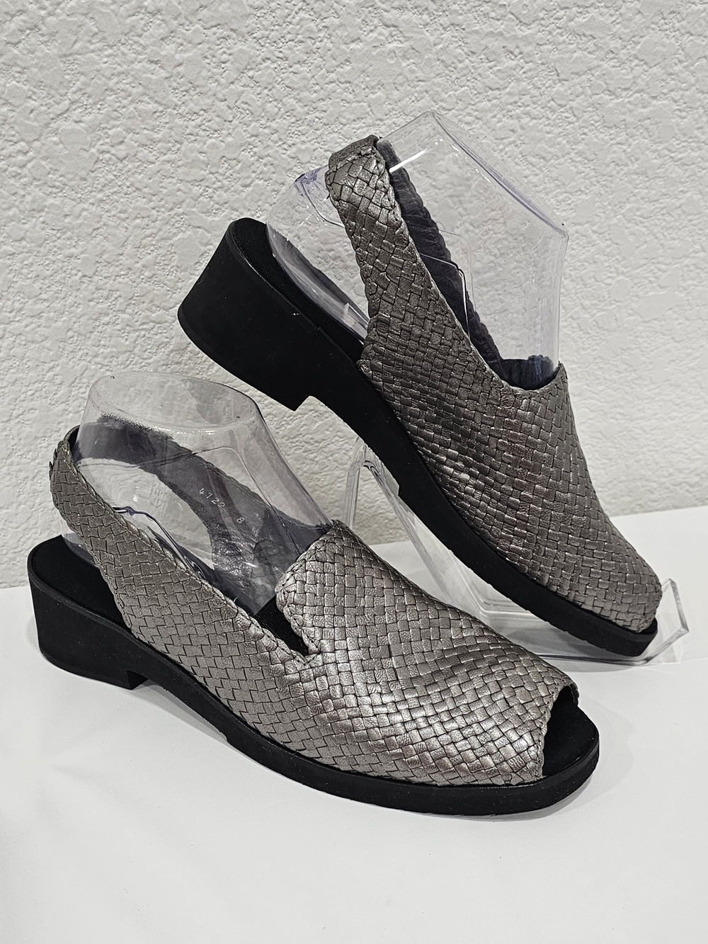 Andre Assous Gray Silver Featherweights Peep Toe Slingback Woven Women's Size 8M